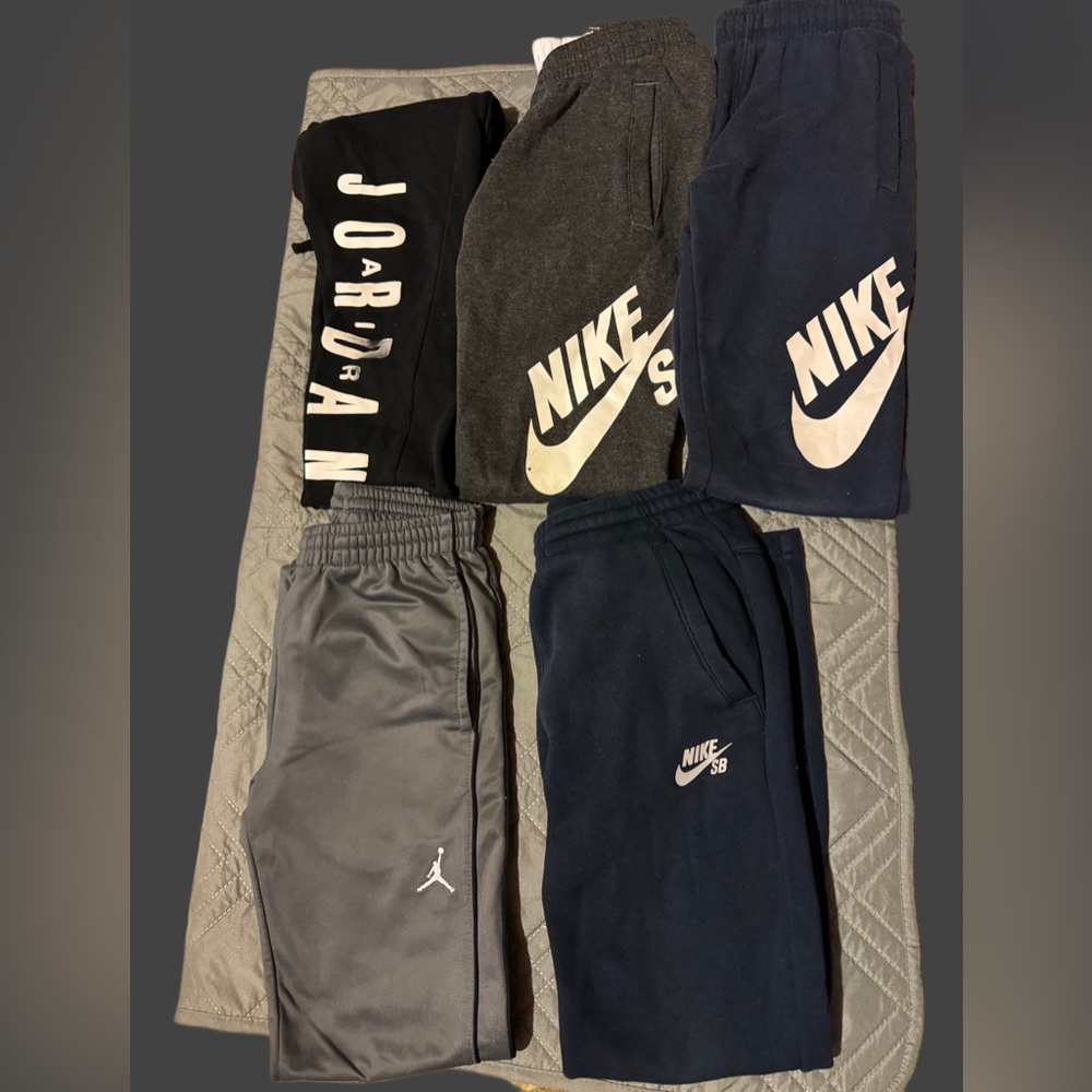 Youth Nike Jogger Lot